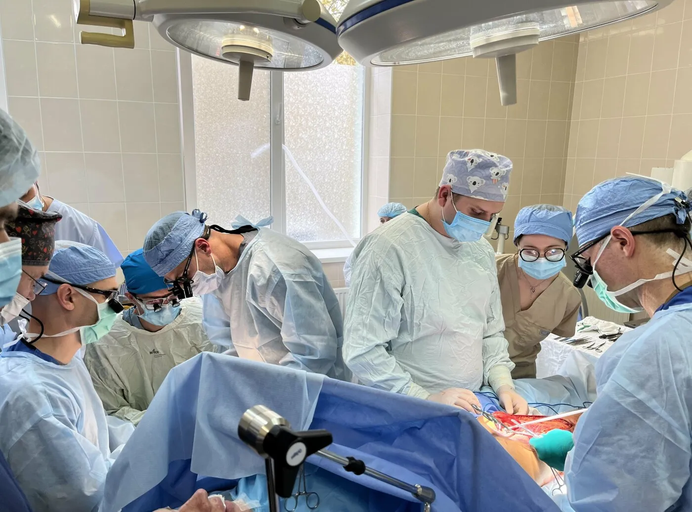 Хірурги з США прооперували в Ужгороді поранених українських військових