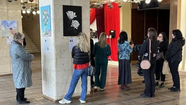 Арт-проєкт “ЖИВА”: у Закарпатті презентували картини жінок загиблих воїнів