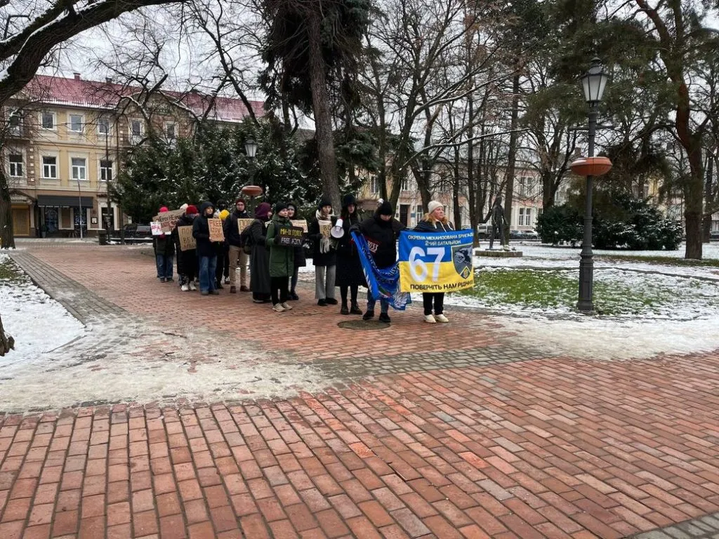 “Полон убиває”: в Ужгороді проходять щотижневі акції на підтримку військовополонених