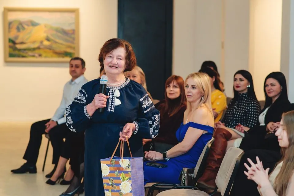 Ганна Беряк, народна майстриня, вишивальниця із села Кострино