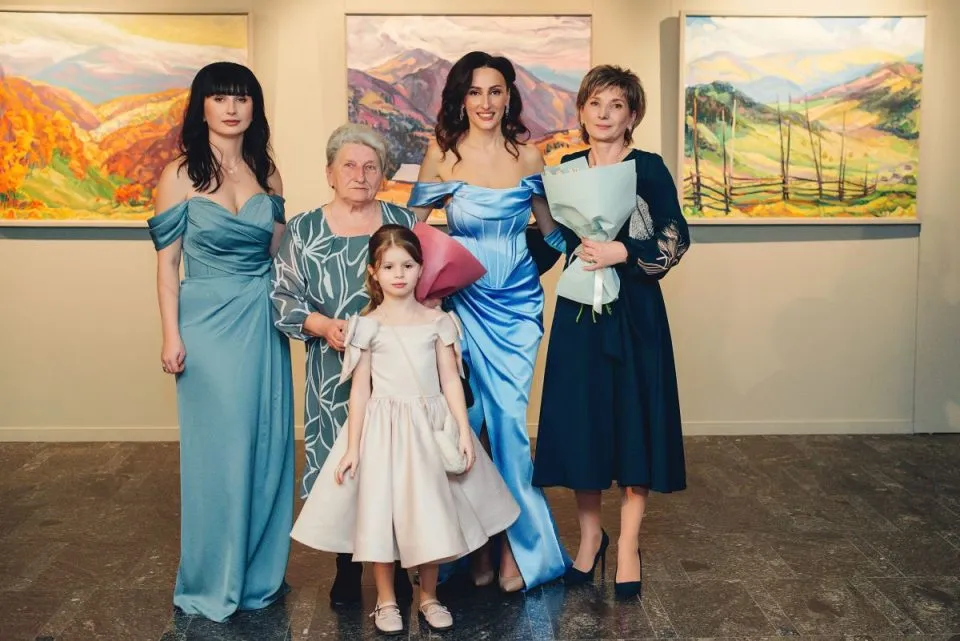 Це я з родиною, яка поєднує чотири покоління