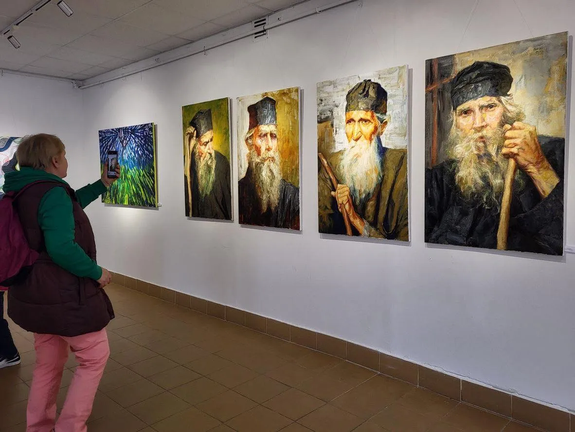 У галереї "Ужгород" відкрили виставку робіт учасників Молодіжного об’єднання Закарпатської організації НСХУ (ФОТО)