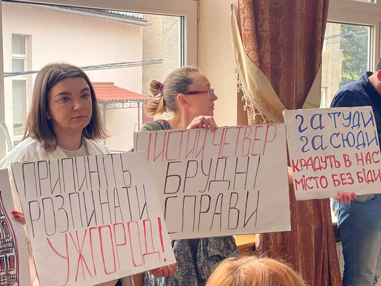 Через суспільний резонанс мер Ужгорода зняв з розгляду частину