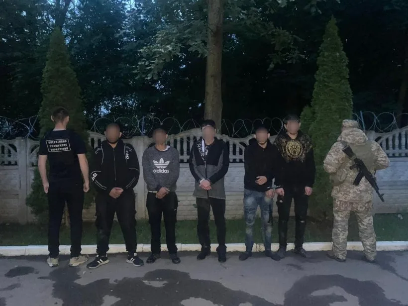 Біля Ужгорода пострілами зупиняли 4х ухилянтів з неповнолітнім провідником ФОТО Ужгород Європейський