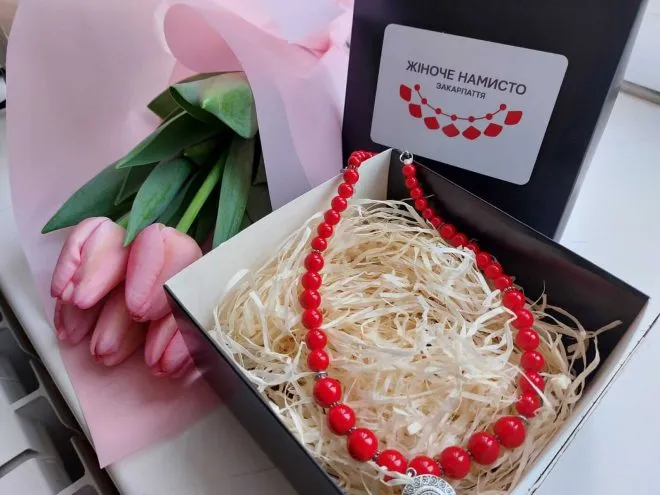 Жіноче намисто Закарпаття