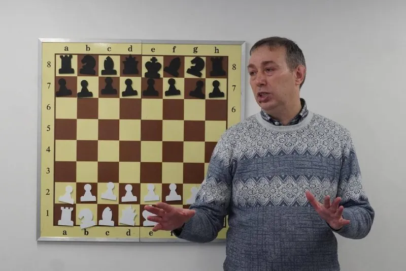 Шахові баталії в Ужгороді: Міський чемпіонат розгортається в школі “Перший крок”