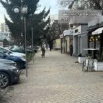 Шок на проспекті Свободи: популярні паркомісця раптово заблокували металевими конструкціями