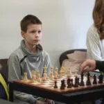 Шахові баталії в Ужгороді: Міський чемпіонат розгортається в школі “Перший крок”