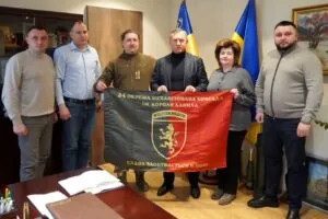 Громада Ужгорода отримала прапор 24 окремої механізованої бригади імені короля Данила