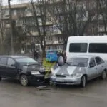 Дорожньо-транспортна пригода на вулиці Грушевського: зіткнення таксі з іншим автомобілем