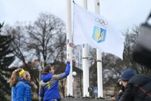 Олімпійський дух на Закарпатті: урочисте підняття прапора на честь місцевих учасників Зимової Олімпіади-2026