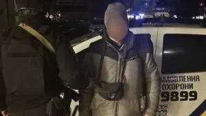 Затримання злодія в Ужгороді: поліцейські охорони діяли оперативно